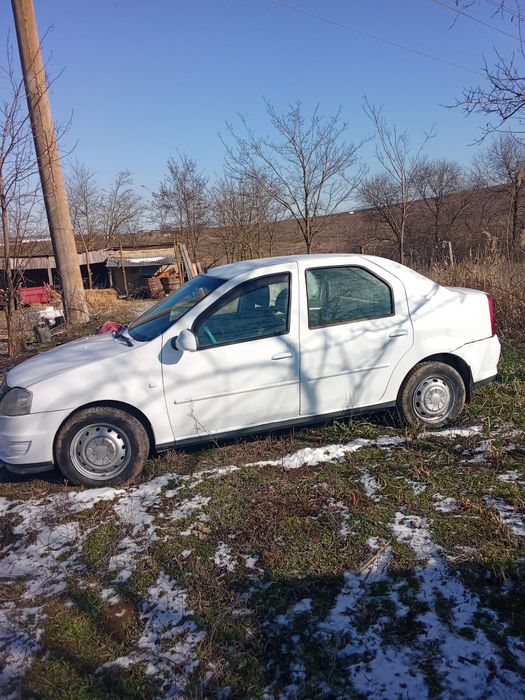 Vând Dacia Logan
