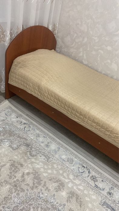 Продам кровать с матрасом