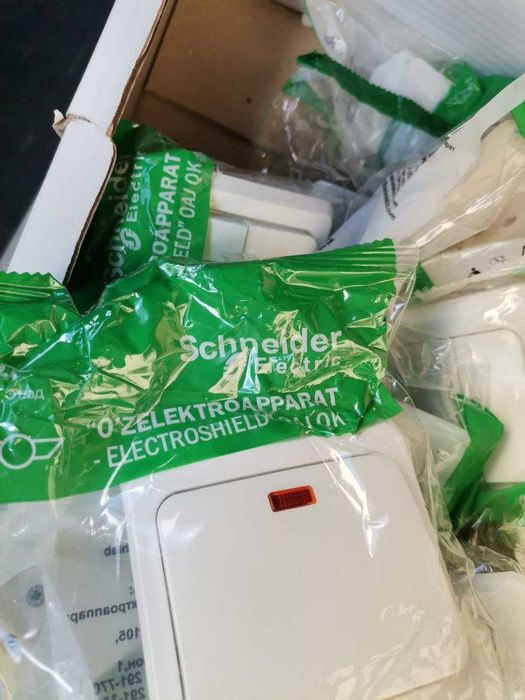 Розетки, выключатели одного из мировых лидеров "Schneider Electric"