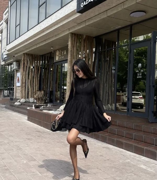 Продаю черное платье + сумка в подарок