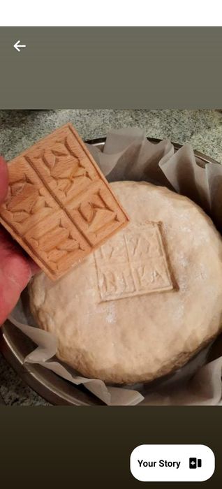 Традиционни просфорни печати за хлябове и погачи.