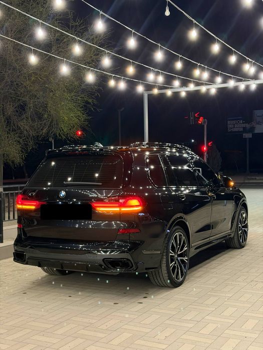 BMW X7 drive 50 I 4.4 tiwin turbo Full Pozitsya