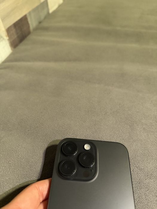 iPhone 15 Pro Max – 256 GB – Много добро състояние + 8 калъфа ПОДАРЪК