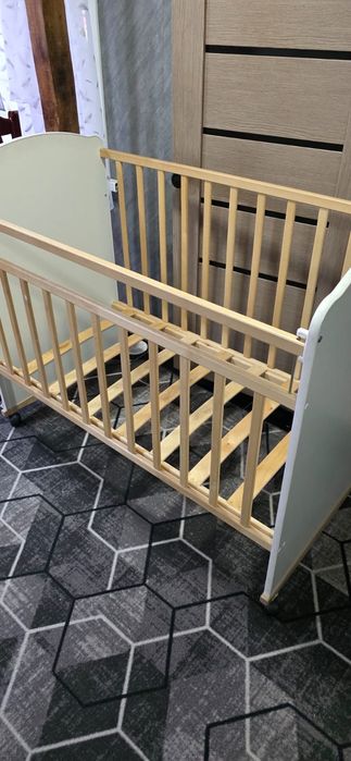 Продам две детские кроватки