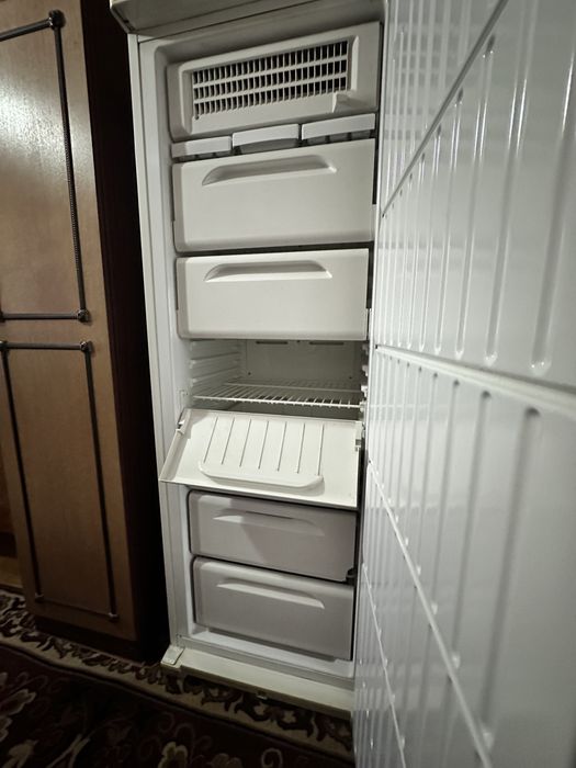 Продам морозильную камеру