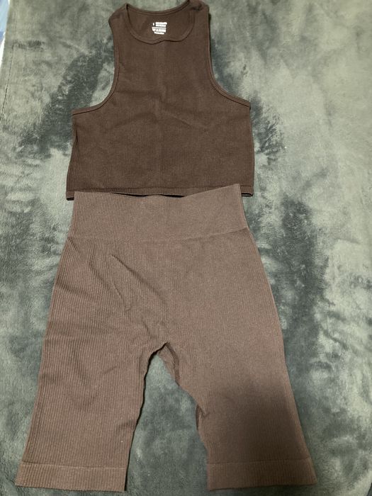 Два комплекта - клин и спортен потник