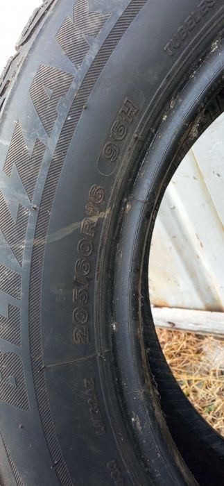 Гума 205/60/16 . Еденичка е