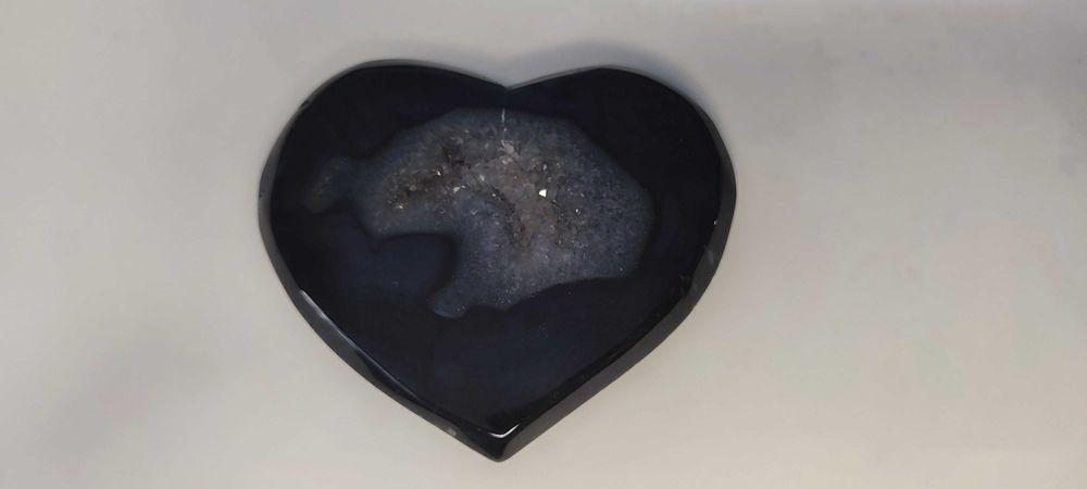 В подарок - сердце из натурального камня АГАТ жеода