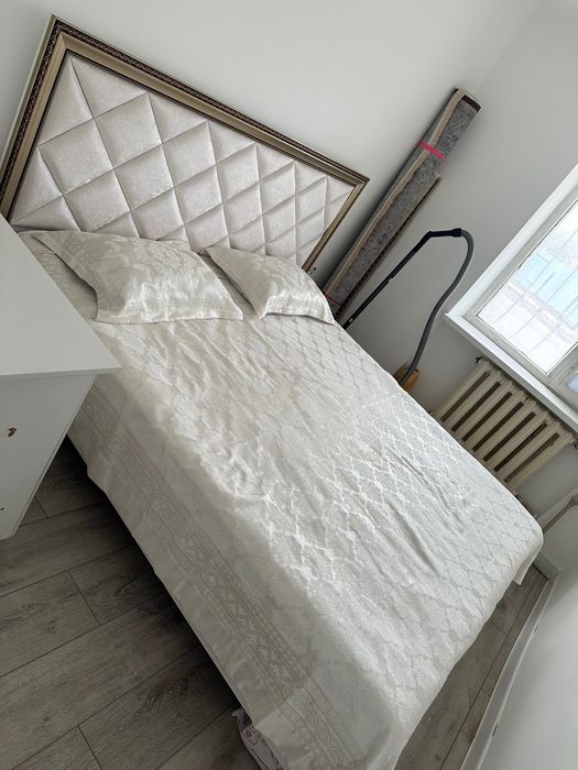 Продам кровать с ортопедическим матрасом