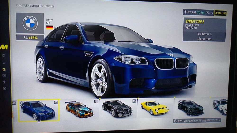 Vând Play Station - PS4 Slim 500 MB + controller, cablu și 3 jocuri pe CD