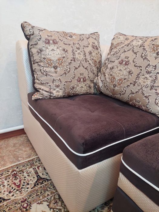 Диван мягкий уголок из 6 элементов + пуфик