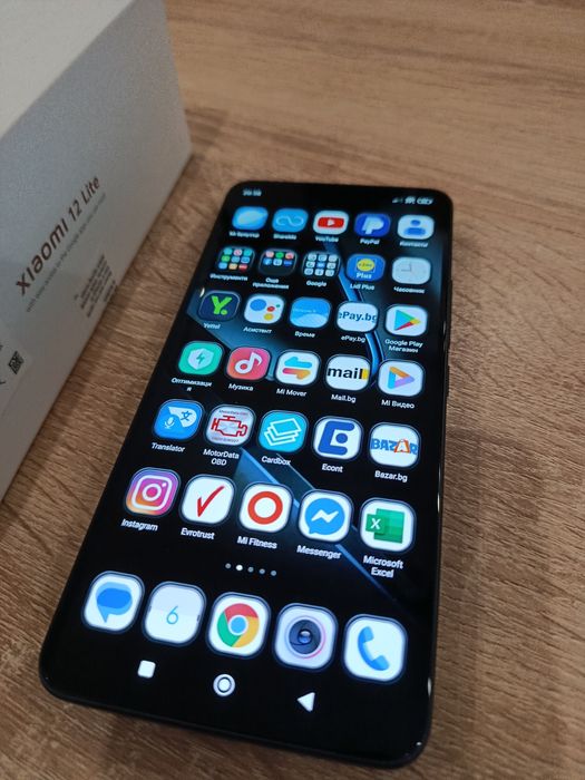 Продавам Xiaomi 12 Lite в гаранция