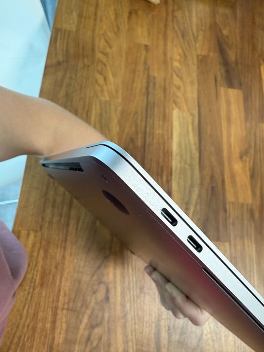 Лаптоп apple Macbook pro 13” 2017, 256gb i5, 8gb touchbar fingerprint