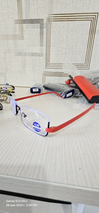 Очки для чтения в оправе и без.