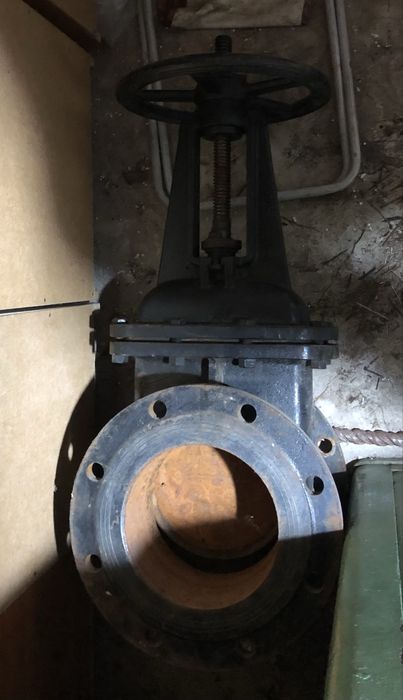 Задвижка чугуная 200 диаметр