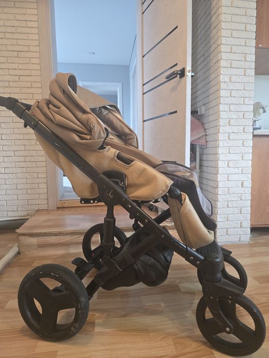 Продам коляску  3 в 1