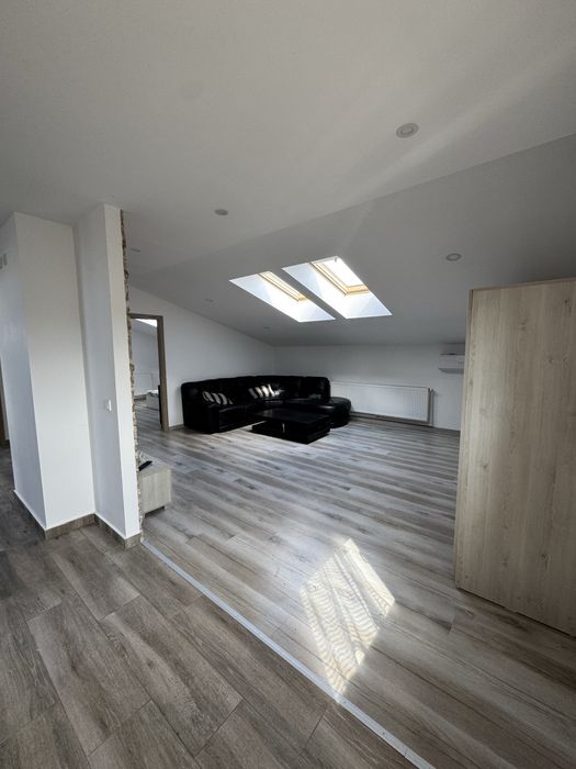 Apartament generos mansarda casa