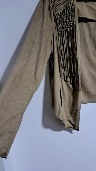 Jachetă elegantă cu franjuri, stil poncho.