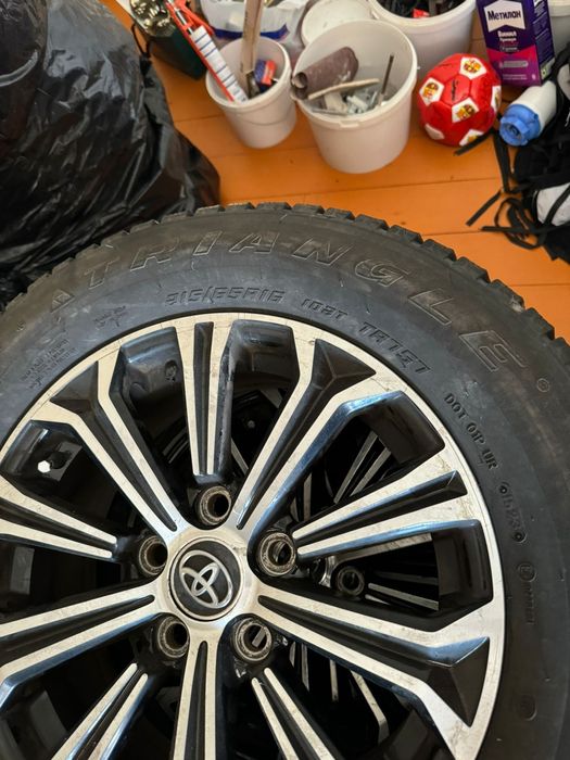 Тайота каролла камри с шинами