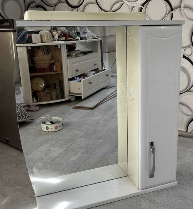 Шкаф с зеркалом для ванной