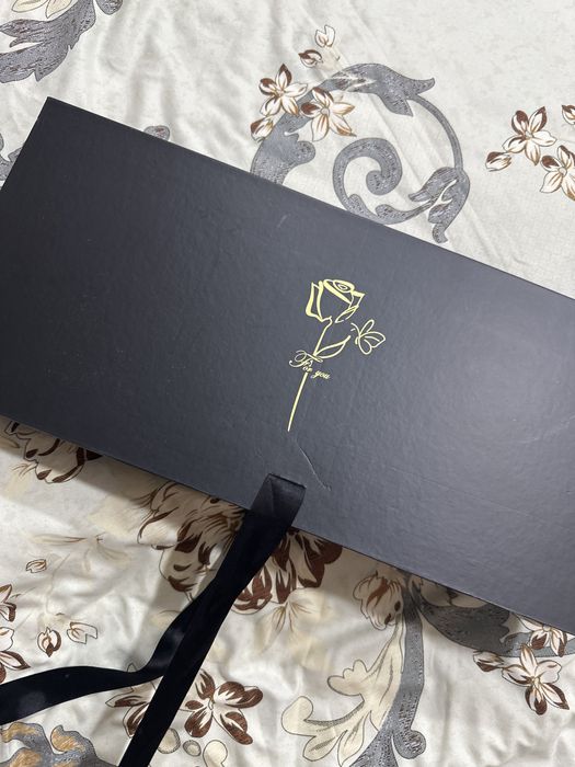 Коробка черная LOVE для цветов и клубники