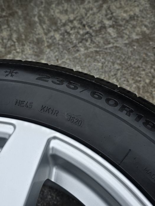 4 Броя Гуми 235/60/18 Dunlop 2x6mm 21DOT 2x5mm 20DOT