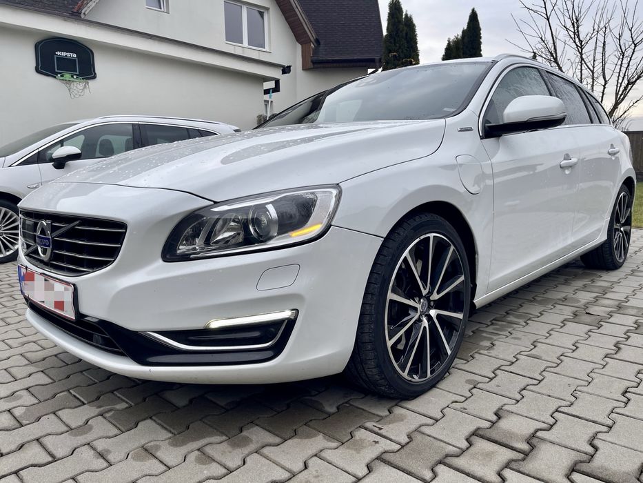 Vând Volvo V60 Plug-in Hybrid D6 Twin Engine AWD, plug-in hybrid, echipare completă