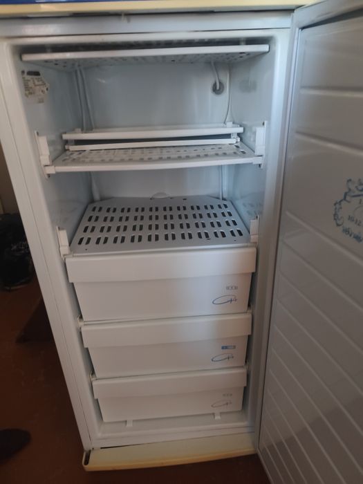Продам морозильную камеру