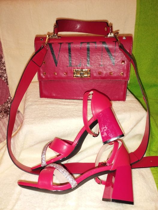 Босоножки летние, красные и белые