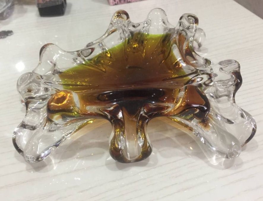 Продаётся Новая пепельница (богемское стекло, коричневая)
длина 16