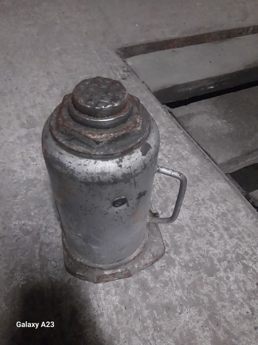 Продам домкрат 20 тонн