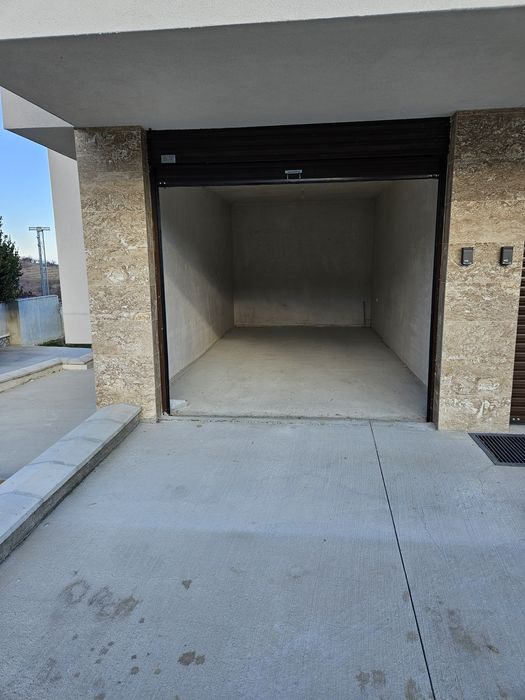 Тристаен апартамен с гараж,нов в Асеновград  от собственик