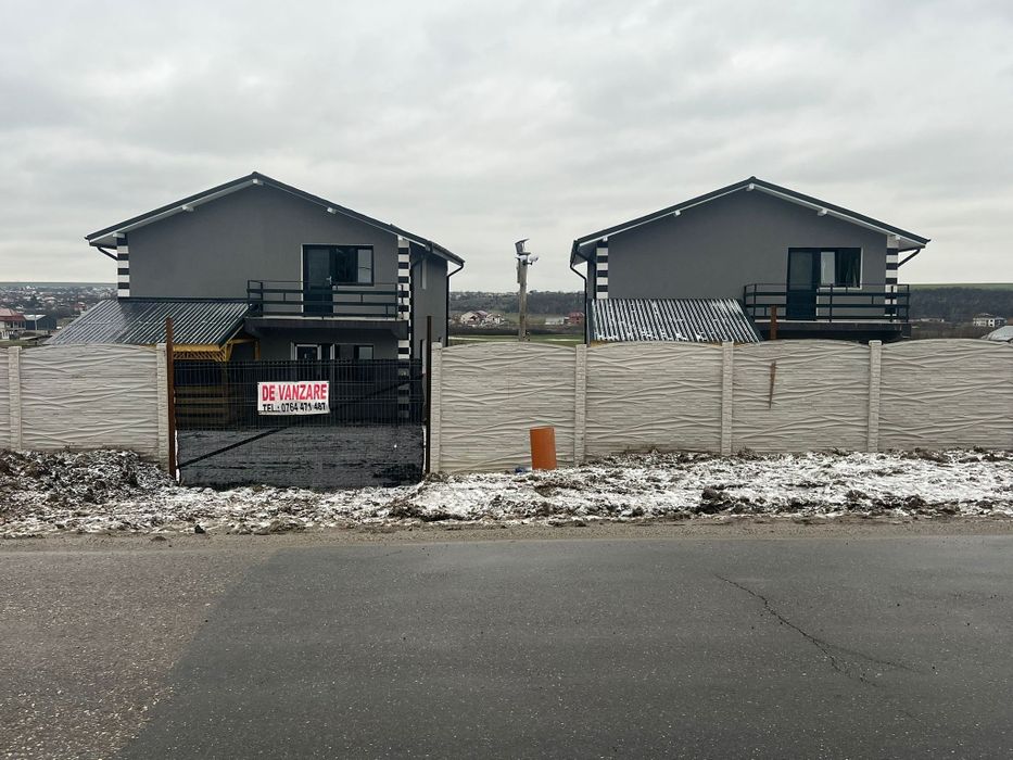 2x Case de Vanzare in Comuna Breasta la Str Principala(Casa)