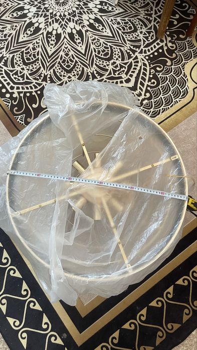 Продаётся стильная люстра премиум-класса.