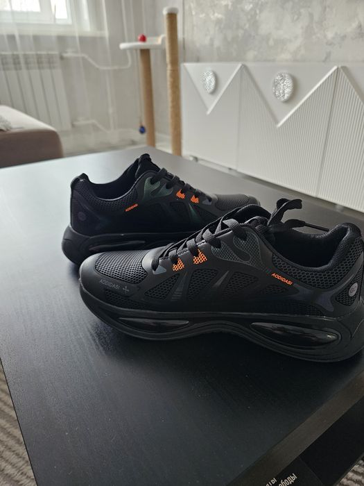 Продам  новые кроссовки