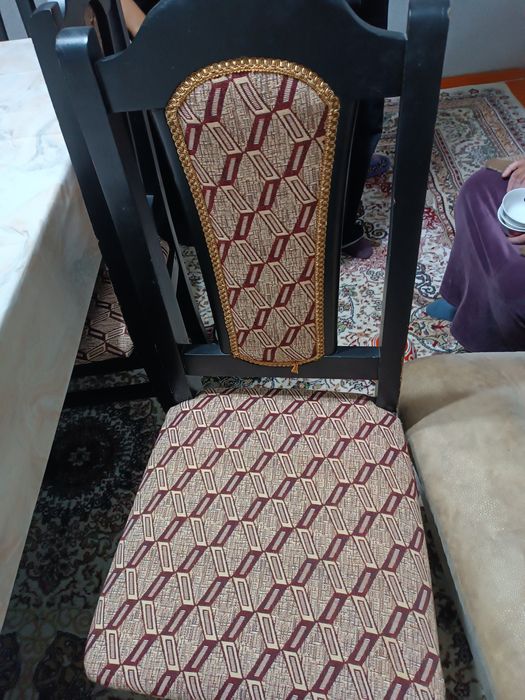 Продам стол и стулья