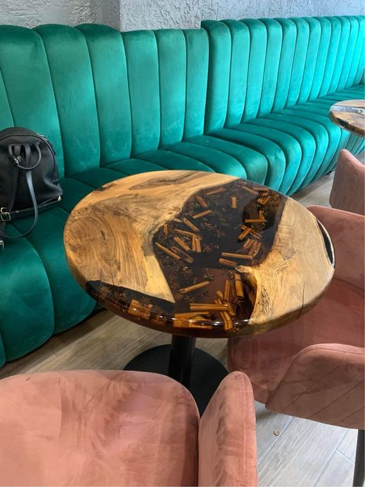 Уникални ръчно изработени маси и интериор от дърво и епоксидна смола