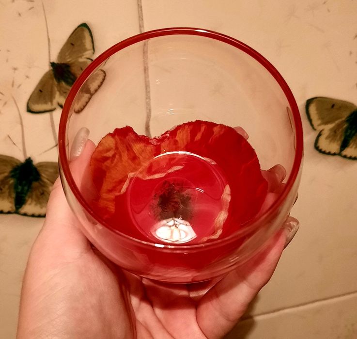 Продаю бокалы новые