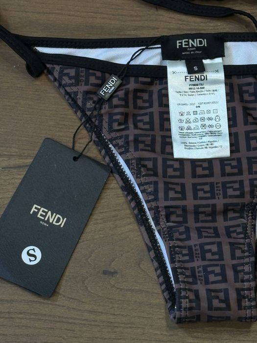 Дамски бански на марката Fendi