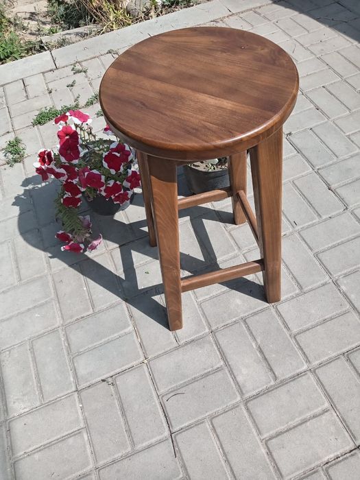 Табуретки деревянные
