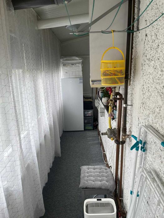 Vând apartament cu 3 camere, situat la parter  în zona  Lipovei