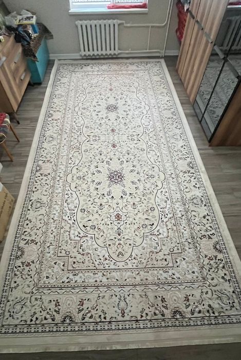 Ковёр продаётся чистая, не новая .Длина 5 м , ширина 2,5м