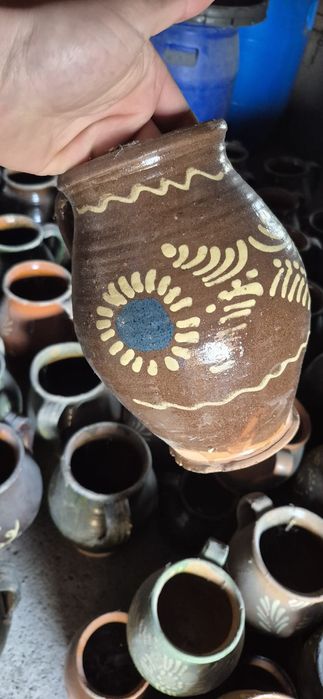 Oale din lut diferite mărimi