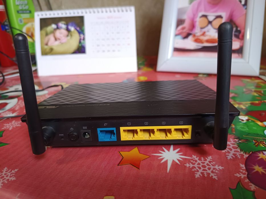 Router Wi fi Asus RT-N12E la cutie