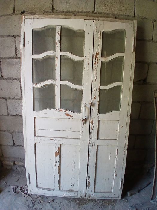 Eshik romlar sifatli yogʻochdan