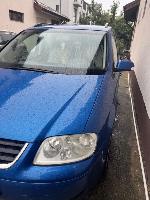 VOLKSWAGEN Touran 2004