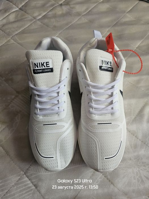 Продам кроссовки Nike