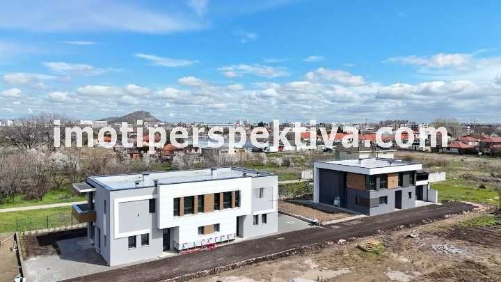 реф.19385 Чисто нова къща, две паркоместа-Коматевско шосе!