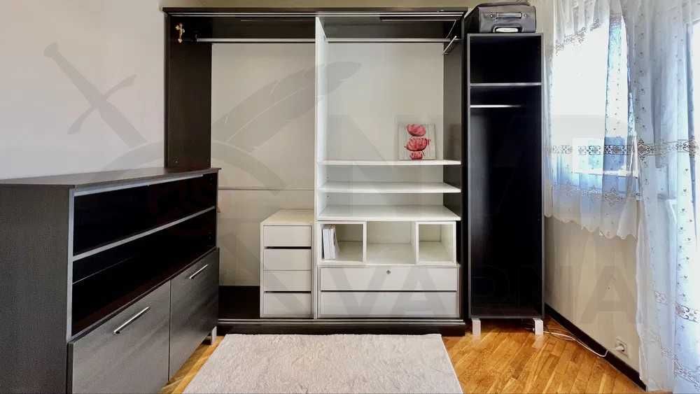 Дава се под наем Тристаен апартамент в Варна, Център - 98 кв.м за 877.71 € - Снимка #1