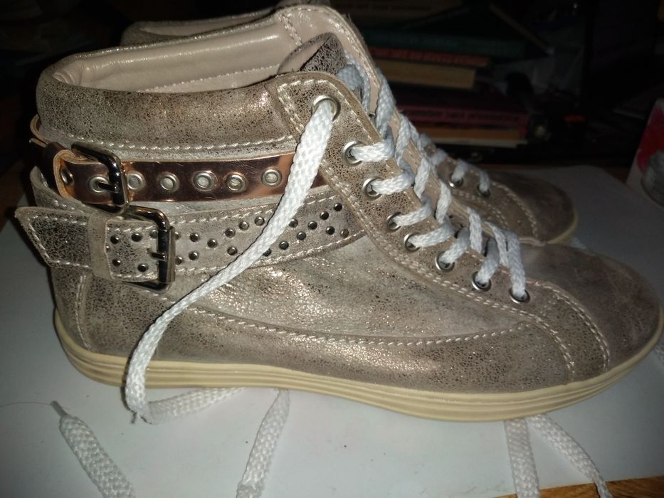 Високи спортни обувки MOEVZ н.39 естествена кожа